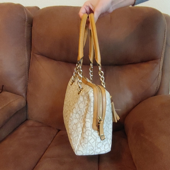 GORGEOUS! ❤ Calvin Klein Cream Hand Bag - Picture 2 of 12